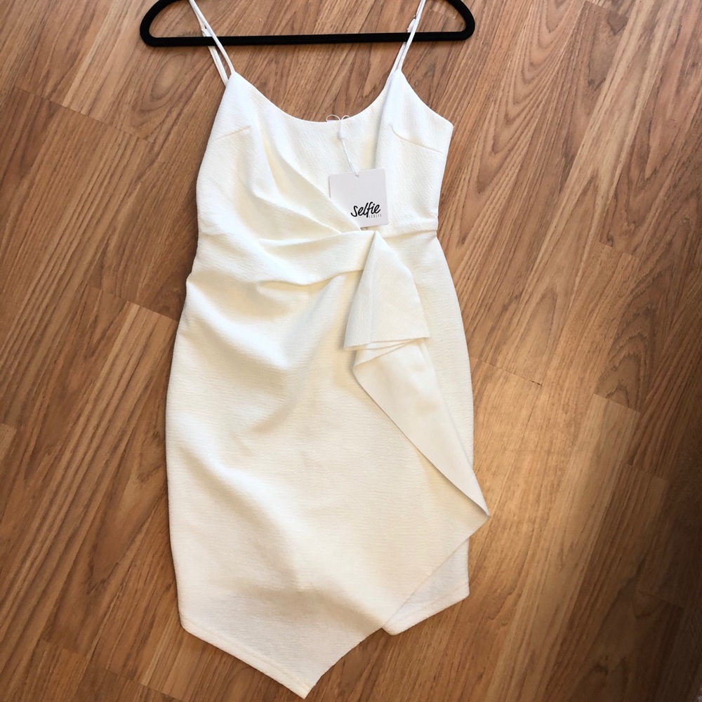 Brand new selfie Leslie dress